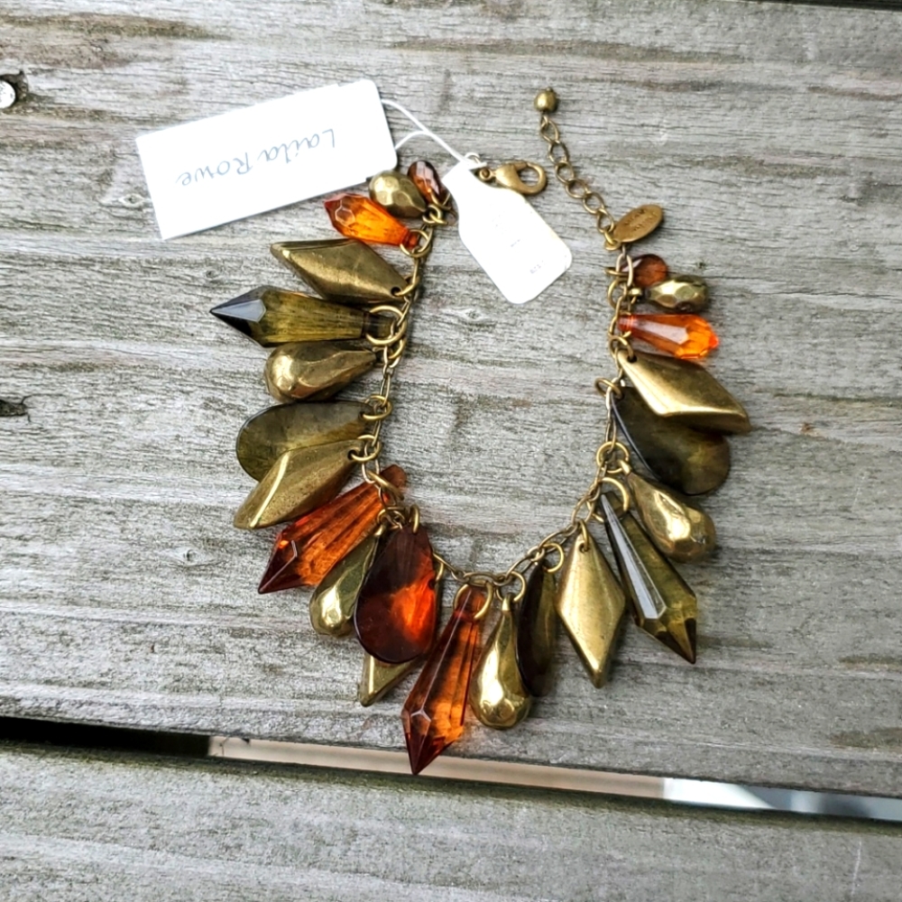 NWT Elegant Boutique Dangling Teardrop Bead Charm Bracelet